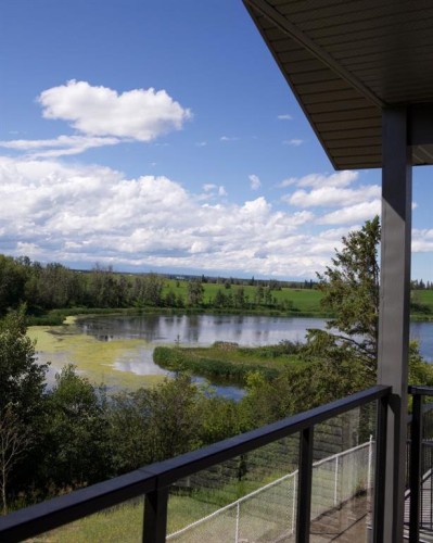 8 Henner'S Place, Lacombe, AB 