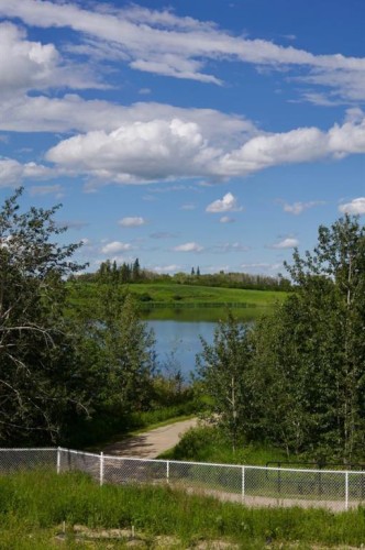 8 Henner'S Place, Lacombe, AB 