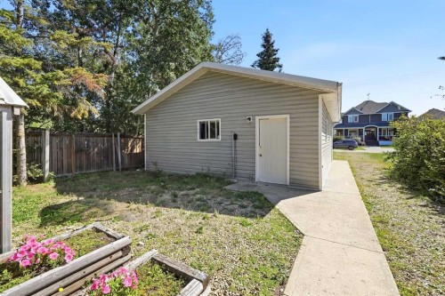91 Oliver Avenue, Gull Lake, AB 