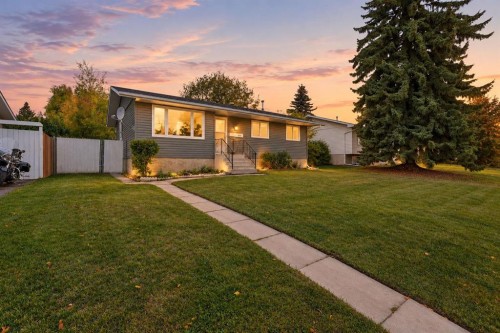 5012 38A Avenue, Red Deer, AB 
