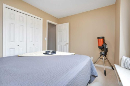 8 Hansen Close, Sylvan Lake, AB 