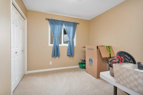 8 Hansen Close, Sylvan Lake, AB 