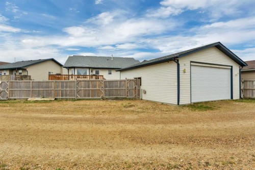 8 Hansen Close, Sylvan Lake, AB 