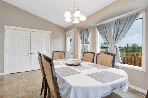 8 Hansen Close, Sylvan Lake, AB 
