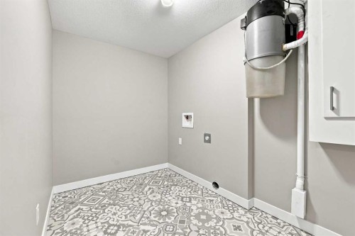 3237 55 Avenue, Red Deer, AB 