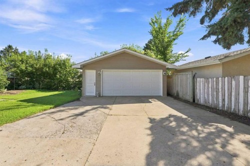 3237 55 Avenue, Red Deer, AB 