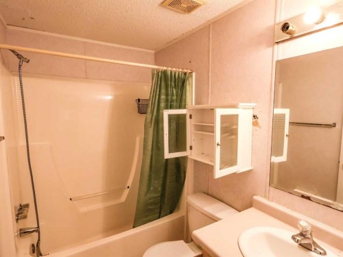 6024 Spruce Crescent, Stettler, AB 
