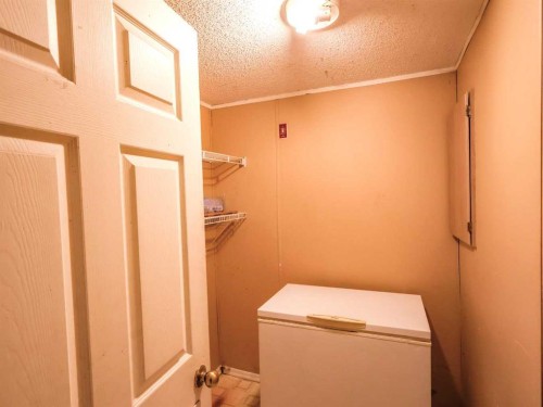 6024 Spruce Crescent, Stettler, AB 