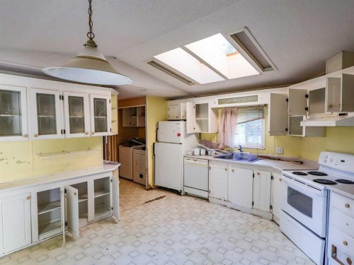 6024 Spruce Crescent, Stettler, AB 
