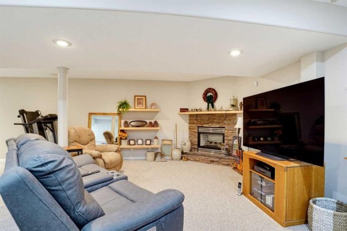 66 Dumas Crescent, Red Deer, AB 
