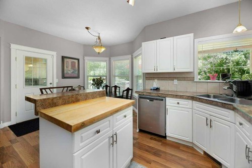 12 Iron Wolf Ridge, Lacombe, AB 