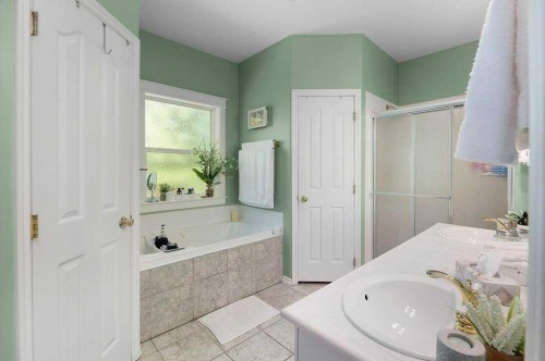 12 Iron Wolf Ridge, Lacombe, AB 
