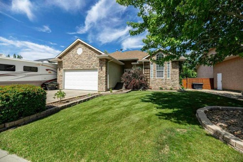 12 Iron Wolf Ridge, Lacombe, AB 