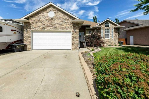 12 Iron Wolf Ridge, Lacombe, AB 