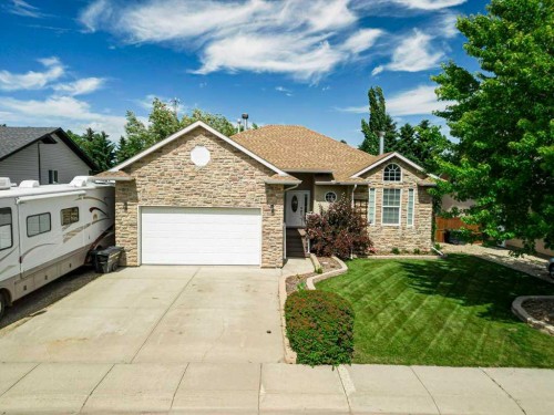 12 Iron Wolf Ridge, Lacombe, AB 