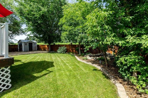 12 Iron Wolf Ridge, Lacombe, AB 
