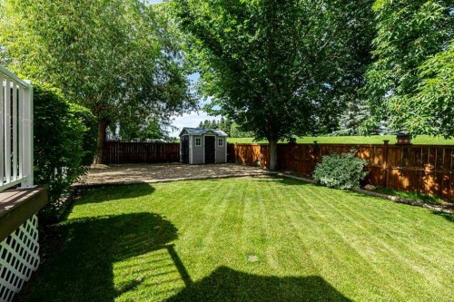 12 Iron Wolf Ridge, Lacombe, AB 