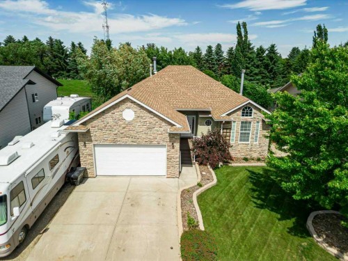 12 Iron Wolf Ridge, Lacombe, AB 