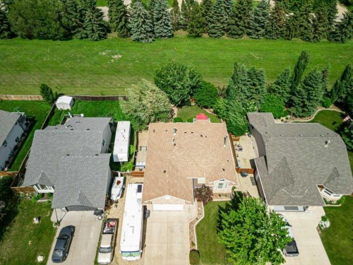 12 Iron Wolf Ridge, Lacombe, AB 