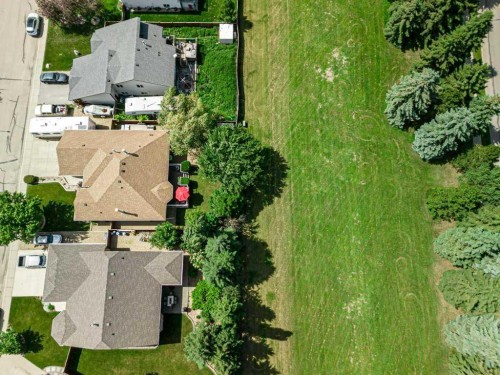 12 Iron Wolf Ridge, Lacombe, AB 
