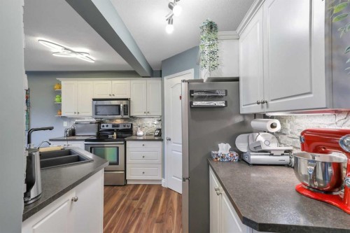 67 Arnold Close, Red Deer, AB 