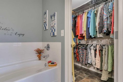 67 Arnold Close, Red Deer, AB 