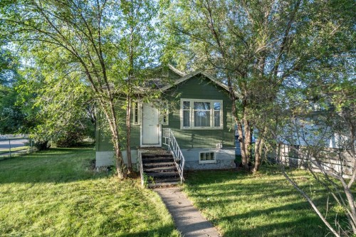 4622 51 Street  Red Deer, AB T4N 2A4