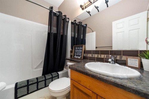 7510 40 Avenue, Camrose, AB 
