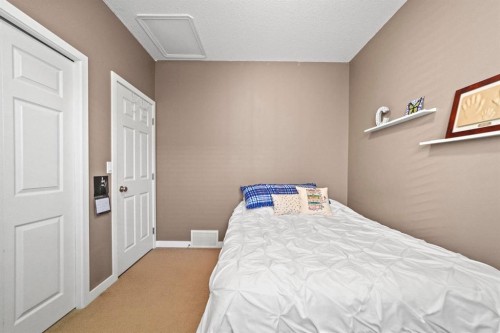 7510 40 Avenue, Camrose, AB 
