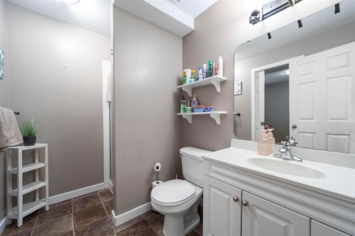 7510 40 Avenue, Camrose, AB 