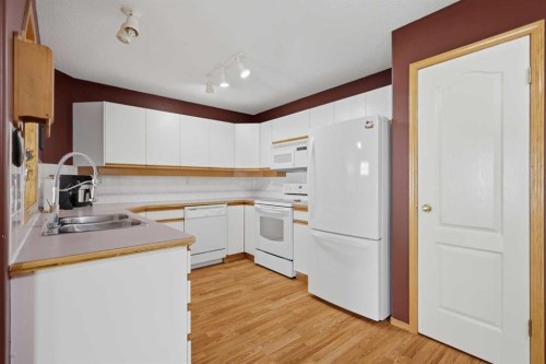 14 Wildrose Drive, Sylvan Lake, AB 