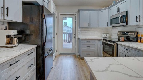 31 Vickers Close, Red Deer, AB 