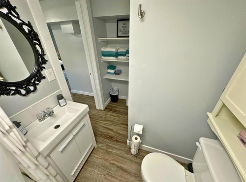 5548 44 Avenue, Red Deer, AB 