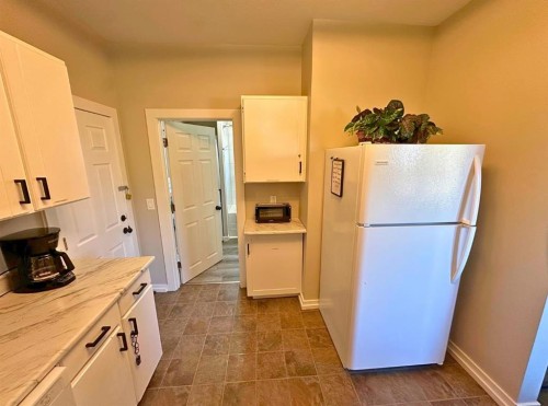 5548 44 Avenue, Red Deer, AB 