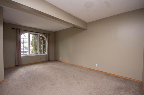 16 Davis Close, Red Deer, AB 