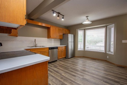 16 Davis Close, Red Deer, AB 