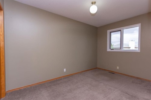 16 Davis Close, Red Deer, AB 