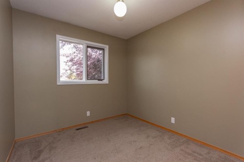 16 Davis Close, Red Deer, AB 