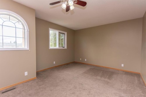 16 Davis Close, Red Deer, AB 