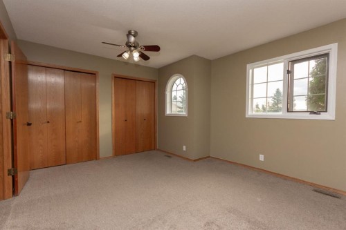 16 Davis Close, Red Deer, AB 