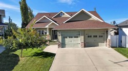 34 Rosewood Rise Sylvan Lake, AB T4S 0G1