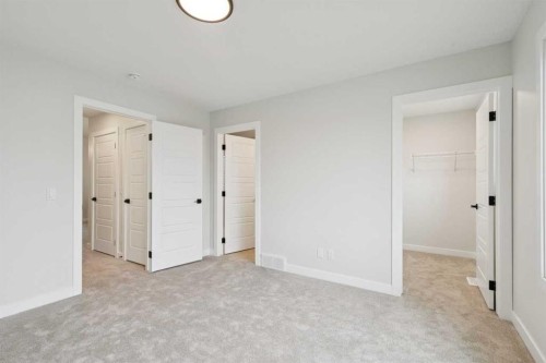 152 Snowberry Common Se, Calgary, AB 