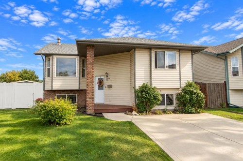 127 Dolan Close  Red Deer, AB T4R 3A3