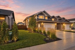 22 Healey Street Penhold, AB T0M 1R0