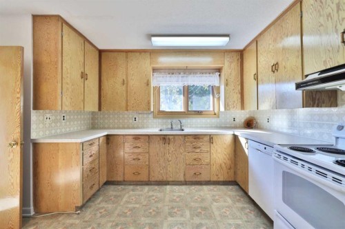 5615 51 Avenue, Camrose, AB 