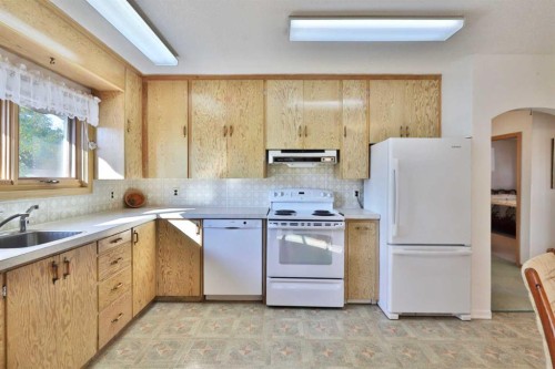 5615 51 Avenue, Camrose, AB 