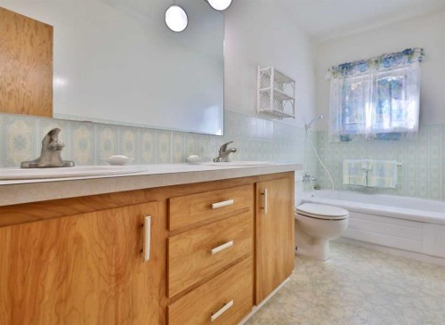 5615 51 Avenue, Camrose, AB 