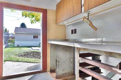 5615 51 Avenue, Camrose, AB 
