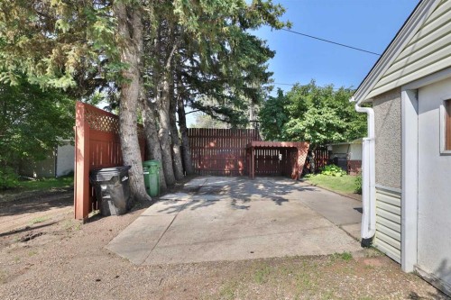 5615 51 Avenue, Camrose, AB 