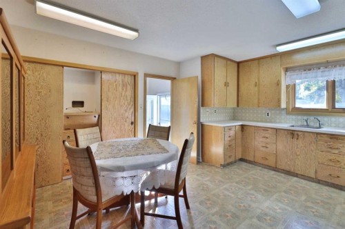 5615 51 Avenue, Camrose, AB 